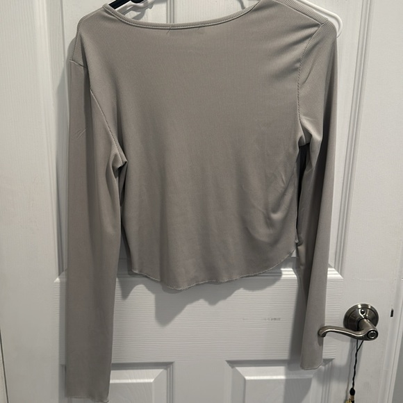 Zip up grey top - Picture 2 of 2